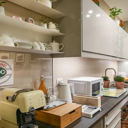 ベッド・アンド・ブレックファスト H68 アラッシオ