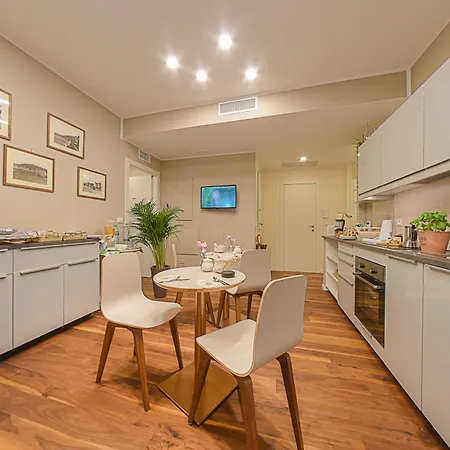 ベッド・アンド・ブレックファスト H68