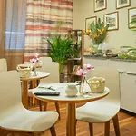 H68 Bed and Breakfast 4*